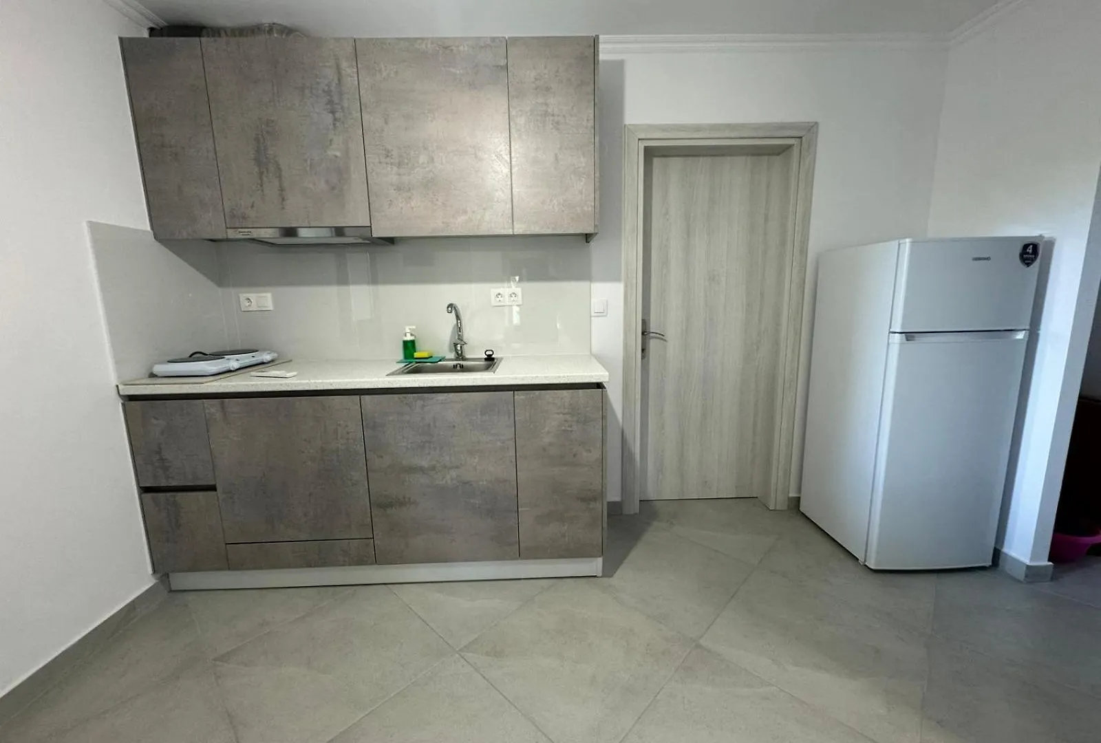 Melina Apartments 尼基季