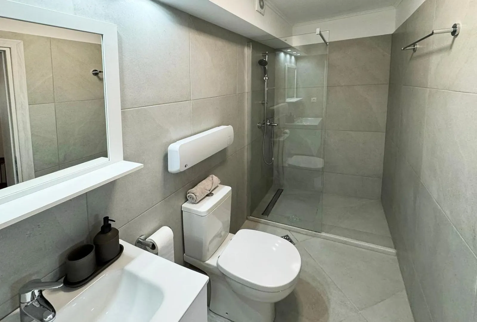 Melina Apartments 尼基季